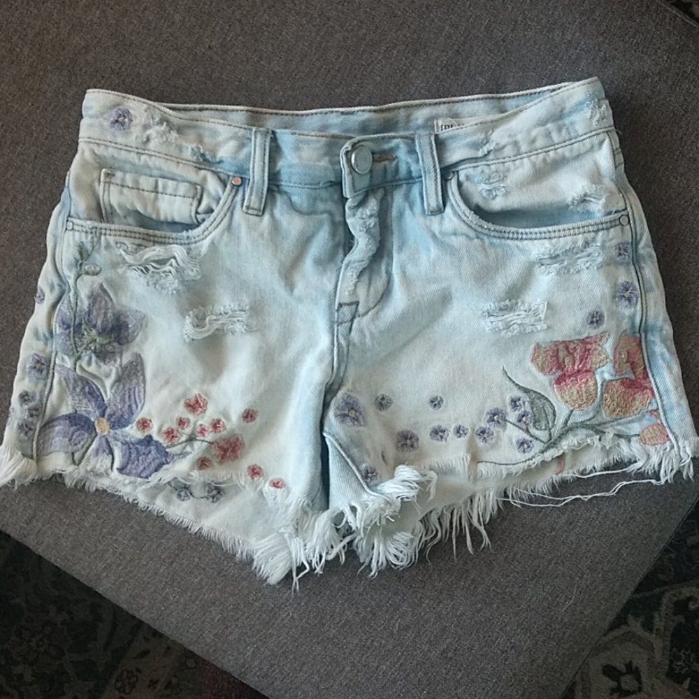 Light Wash Flower Embroidery Blank NYC Hiker Short